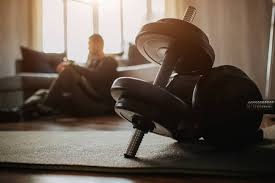 足球国足归化球员表现稳健，获媒体点赞