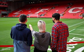 戟指两裁判，赛后发文嘲讽！4名篮球记者发声：要追加处罚